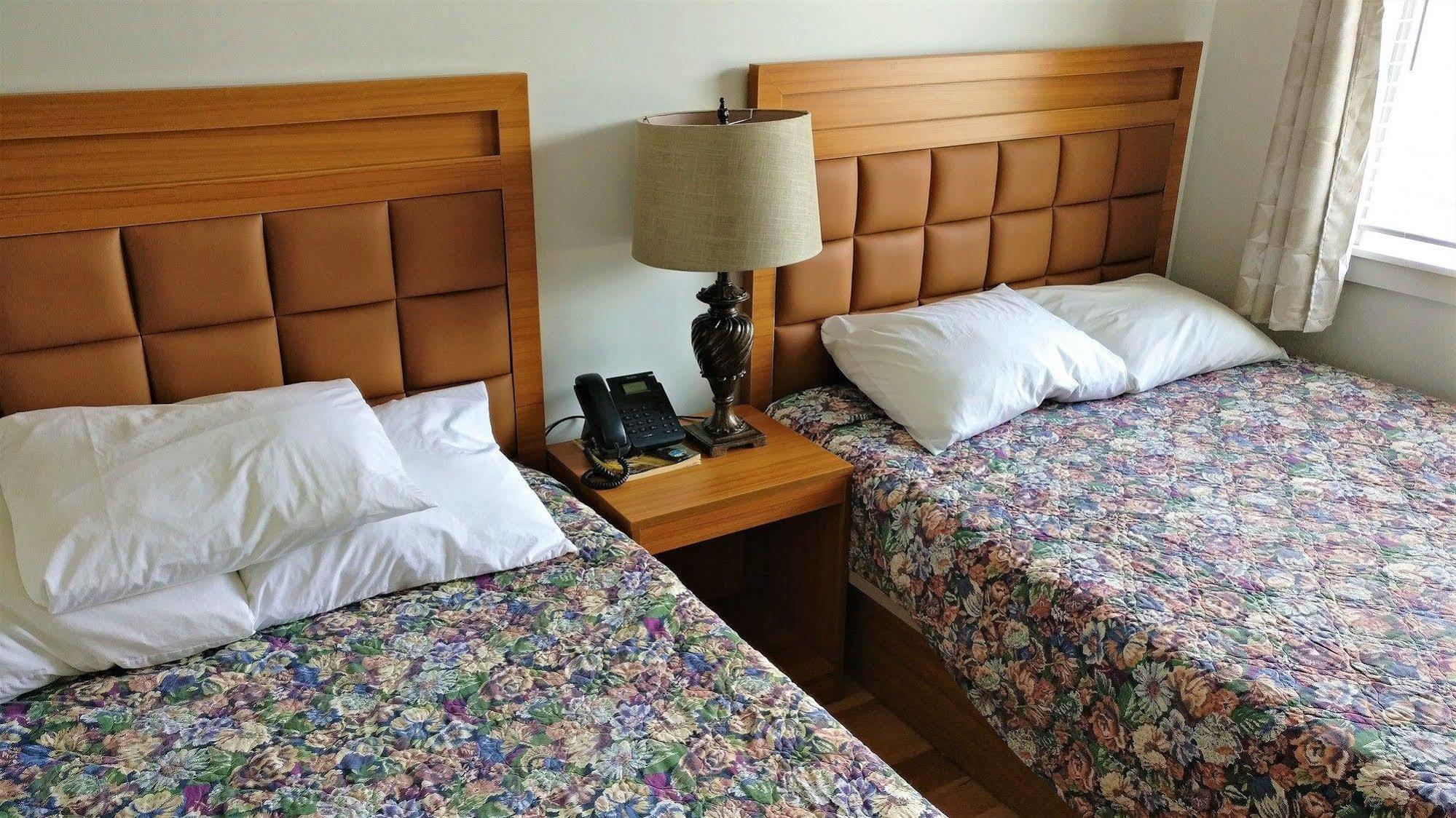 Pemberton Hotel Екстер'єр фото
